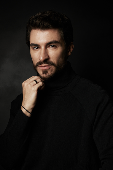 Foto_Guia_Poses_Corporativo_Caroline_Moschei_1