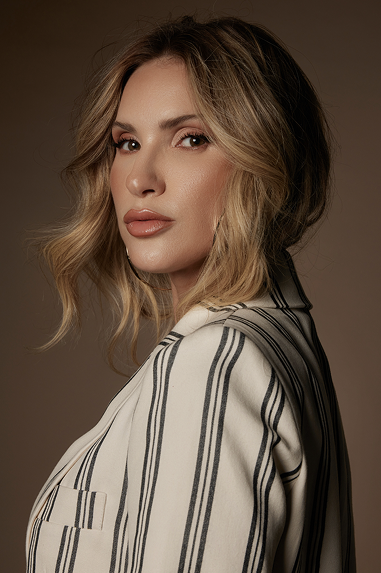 Foto_Guia_Poses_Corporativo_Caroline_Moschei_2